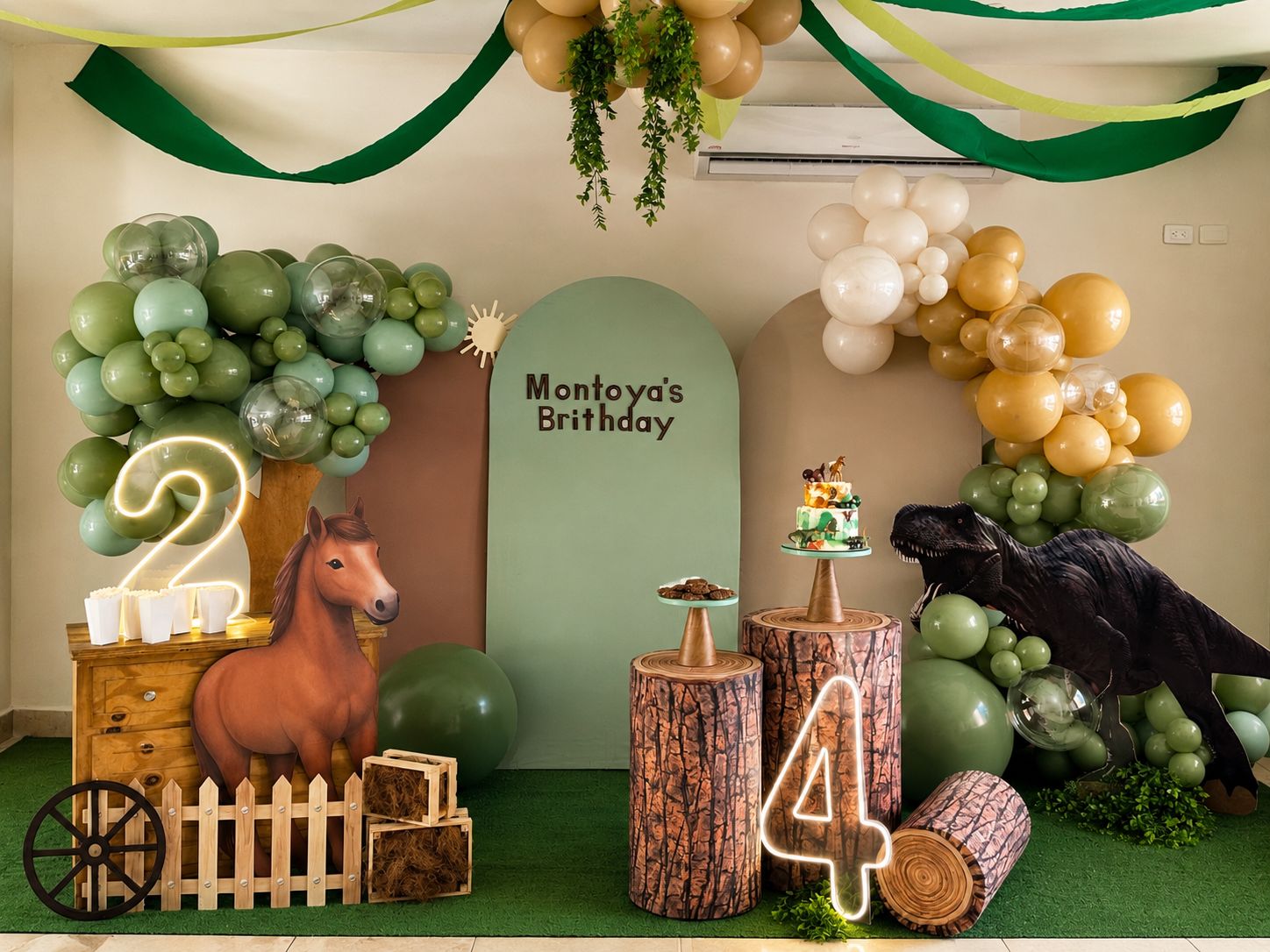 Escenario inmersivo de cumpleaños inspirado en dinosaurios